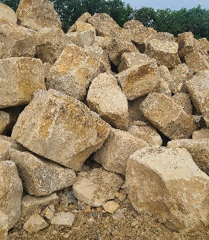 16"-24" BUFF W/E LIMESTONE CUBES