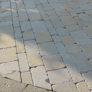 VALDERS TUMBLED PAVERS 3-4"