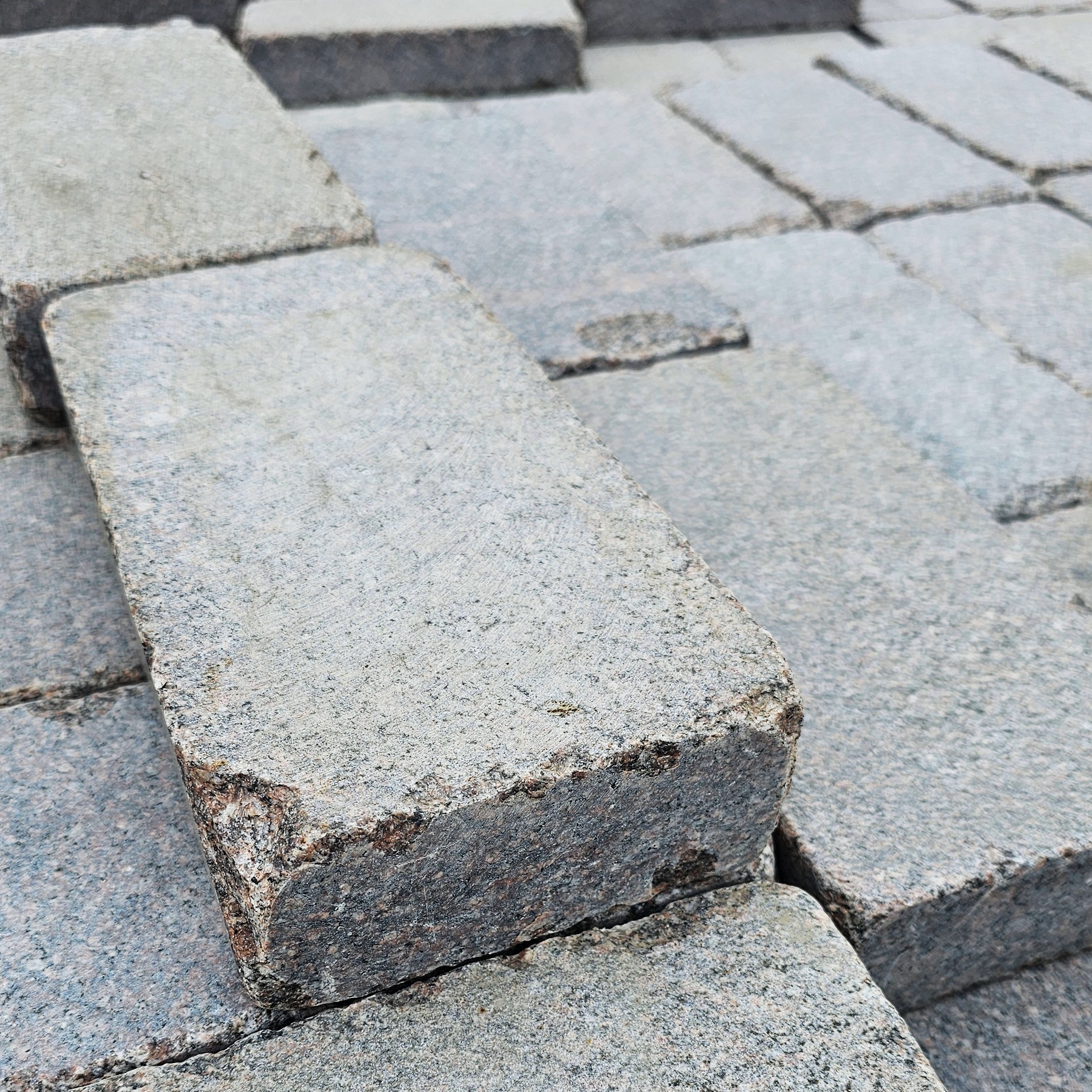 LAC DU BONNET 5X10 TUMBLED PAVERS