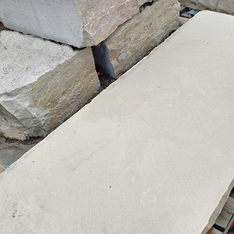 CHILTON STONE OUTCROPPING BENCH