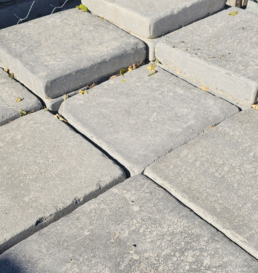 NY BLUE TUMBLED PAVERS 12"X12"