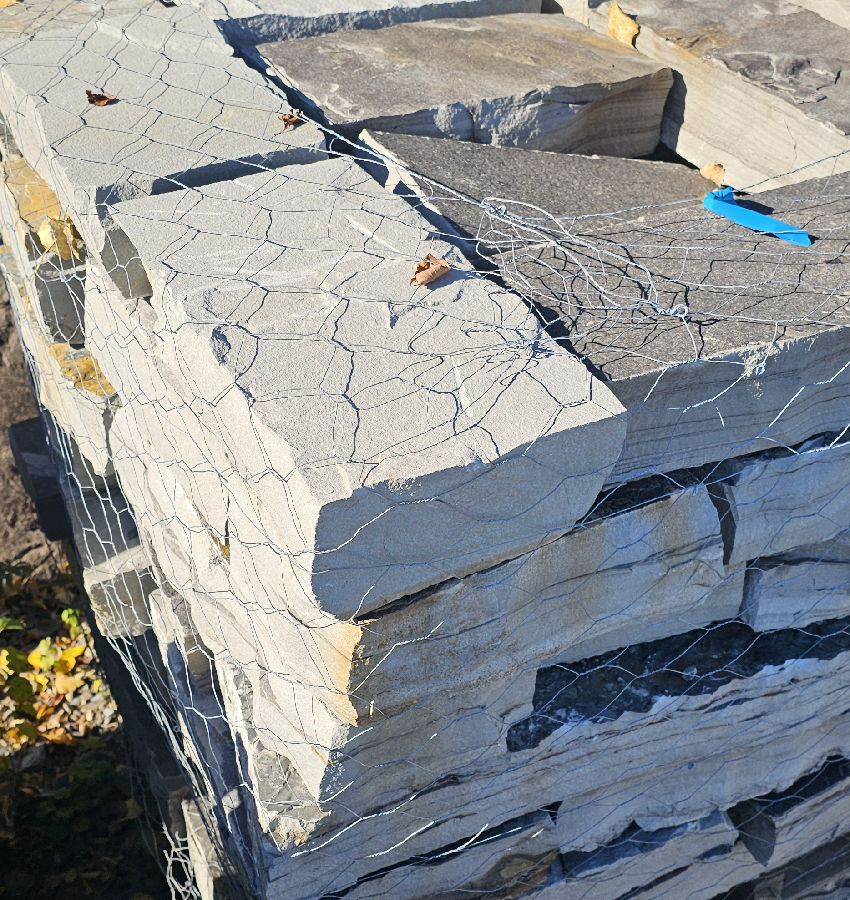 GLACIER BLUE WALLSTONE 3-4"