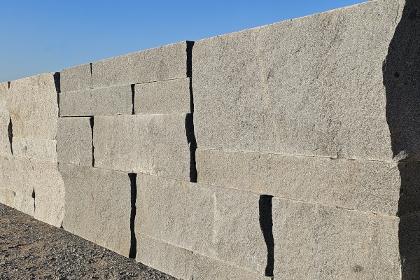 MONUMENTAL IRIDIAN WALL