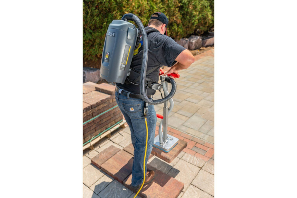 AIRLIFT BACKPACK VAC W/ 6.5\"SQ