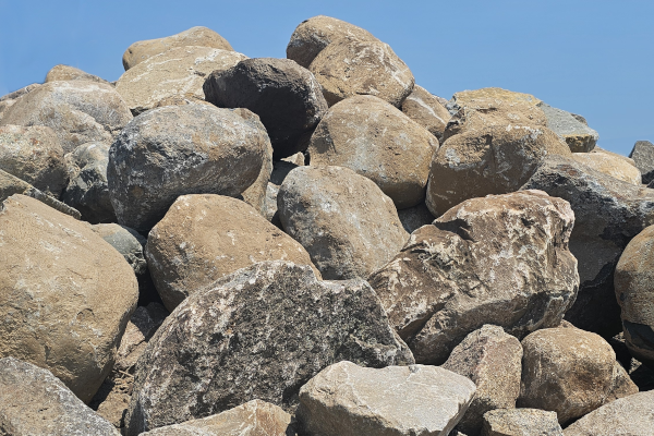3\'+ FIELD BOULDERS