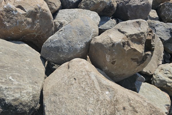 3\'+ FIELD BOULDERS