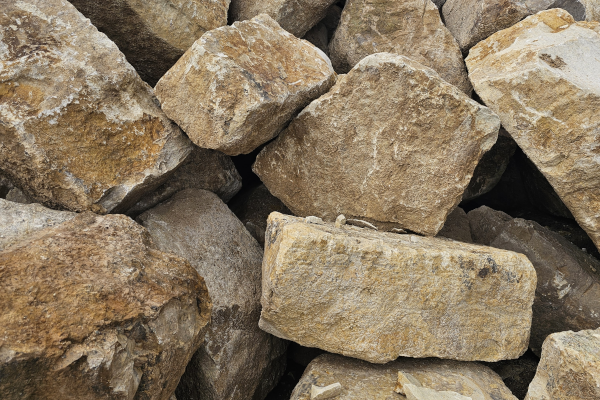 16"-24" BUFF W/E LIMESTONE CUBES
