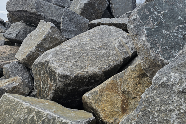 18"-36"+ QUARRY RUN GRANITE