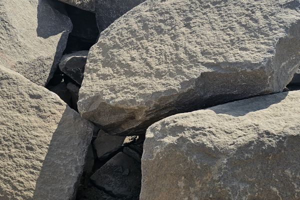 18\"-36\"+ QUARRY RUN GRANITE