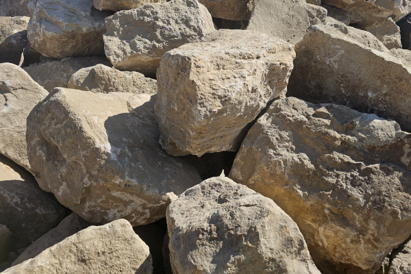 16\"-24\" BUFF W/E LIMESTONE CUBES