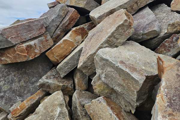 BULK CHILTON OUTCROPPING